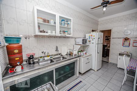 Casa à venda com 220m², 5 quartos e sem vaga Casa à venda com 220m², 5 quartos e sem vagaCozinha