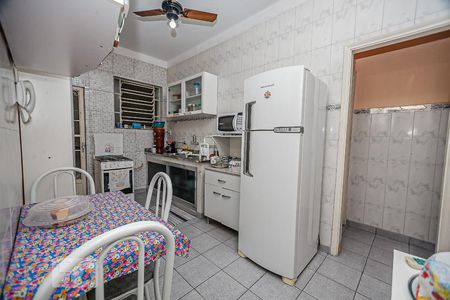 Casa à venda com 220m², 5 quartos e sem vaga Casa à venda com 220m², 5 quartos e sem vagaCozinha