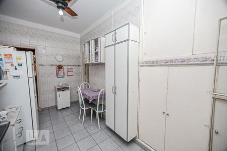 Casa à venda com 220m², 5 quartos e sem vaga Casa à venda com 220m², 5 quartos e sem vagaCozinha