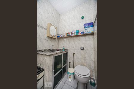 Casa à venda com 220m², 5 quartos e sem vaga Casa à venda com 220m², 5 quartos e sem vagaBanheiro Social