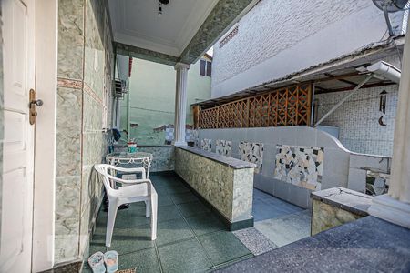 Casa à venda com 220m², 5 quartos e sem vaga Casa à venda com 220m², 5 quartos e sem vagaVaranda