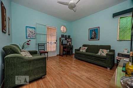 Casa à venda com 220m², 5 quartos e sem vaga Casa à venda com 220m², 5 quartos e sem vagaSala