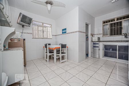 Casa à venda com 220m², 5 quartos e sem vaga Casa à venda com 220m², 5 quartos e sem vagaCozinha