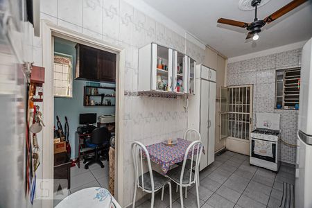 Casa à venda com 220m², 5 quartos e sem vaga Casa à venda com 220m², 5 quartos e sem vagaCozinha