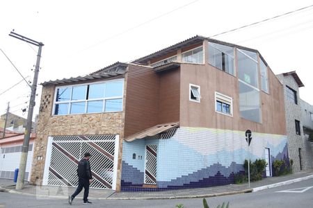 Casa à venda com 85m², 2 quartos e 2 vagasFachada