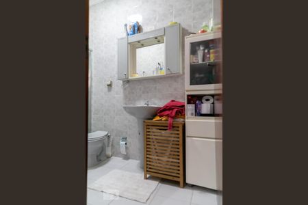 Casa à venda com 220m², 3 quartos e 3 vagas Casa à venda com 220m², 3 quartos e 3 vagasBanheiro suíte