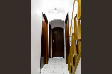 Corredor dos quartos de casa à venda com 3 quartos, 220m² em Jardim Santa Bárbara, Guarulhos