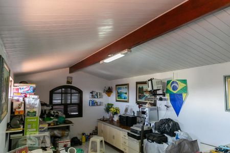 Casa à venda com 220m², 3 quartos e 3 vagas Casa à venda com 220m², 3 quartos e 3 vagasSótão