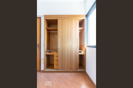 Apartamento para alugar com 80m², 3 quartos e 2 vagas Apartamento para alugar com 80m², 3 quartos e 2 vagasQuarto 2 - Armários