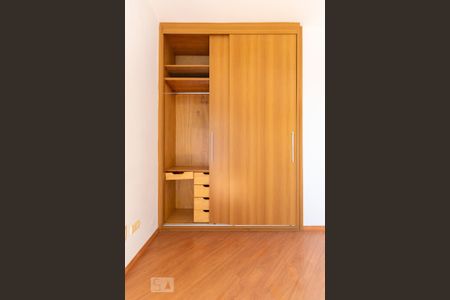 Apartamento para alugar com 80m², 3 quartos e 2 vagas Apartamento para alugar com 80m², 3 quartos e 2 vagasQuarto 3 - Suíte - Armário