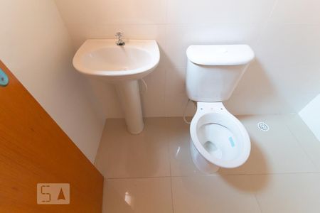 Casa de condomínio para alugar com 90m², 2 quartos e 1 vaga Casa de condomínio para alugar com 90m², 2 quartos e 1 vagaBanheiro da Suíte 2