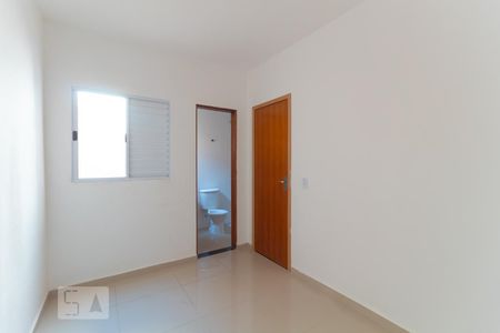 Suíte 2 de casa de condomínio para alugar com 2 quartos, 90m² em Vila Pierina, São Paulo