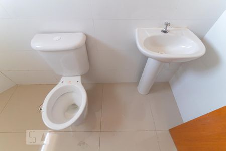 Casa de condomínio para alugar com 90m², 2 quartos e 1 vaga Casa de condomínio para alugar com 90m², 2 quartos e 1 vagaBanheiro da Suíte 1