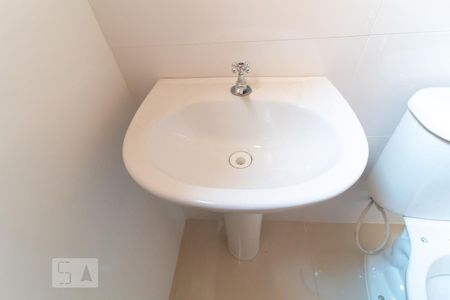 Casa de condomínio para alugar com 90m², 2 quartos e 1 vaga Casa de condomínio para alugar com 90m², 2 quartos e 1 vagaBanheiro da Suíte 2