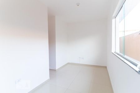 Sala de casa de condomínio para alugar com 2 quartos, 90m² em Vila Pierina, São Paulo
