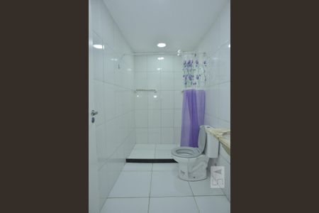 Banheiro de kitnet/studio para alugar com 1 quarto, 30m² em Jacarepaguá, Rio de Janeiro