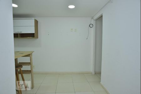 Sala de kitnet/studio para alugar com 1 quarto, 30m² em Jacarepaguá, Rio de Janeiro