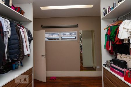 Casa à venda com 400m², 3 quartos e 4 vagasCloset suite 2