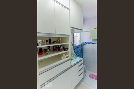 Casa à venda com 253m², 4 quartos e 2 vagas Casa à venda com 253m², 4 quartos e 2 vagasArmário