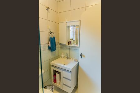 Casa à venda com 253m², 4 quartos e 2 vagas Casa à venda com 253m², 4 quartos e 2 vagasBanheiro