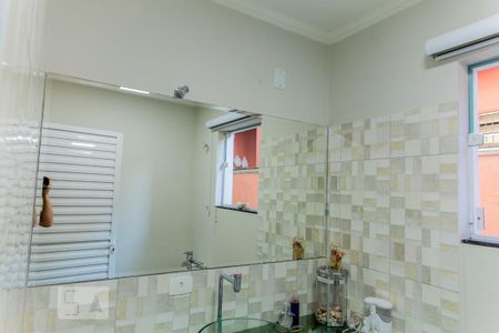 Casa à venda com 253m², 4 quartos e 2 vagas Casa à venda com 253m², 4 quartos e 2 vagasEspelho