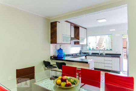 Casa à venda com 253m², 4 quartos e 2 vagas Casa à venda com 253m², 4 quartos e 2 vagasCozinha