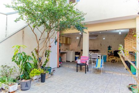 Casa à venda com 253m², 4 quartos e 2 vagas Casa à venda com 253m², 4 quartos e 2 vagasQuintal e Área de Serviço