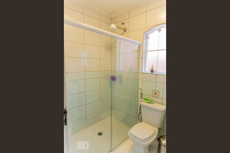 Casa à venda com 253m², 4 quartos e 2 vagas Casa à venda com 253m², 4 quartos e 2 vagasBanheiro