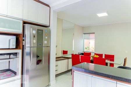 Casa à venda com 253m², 4 quartos e 2 vagas Casa à venda com 253m², 4 quartos e 2 vagasCozinha