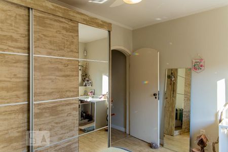 Casa à venda com 253m², 4 quartos e 2 vagas Casa à venda com 253m², 4 quartos e 2 vagasQuarto 2