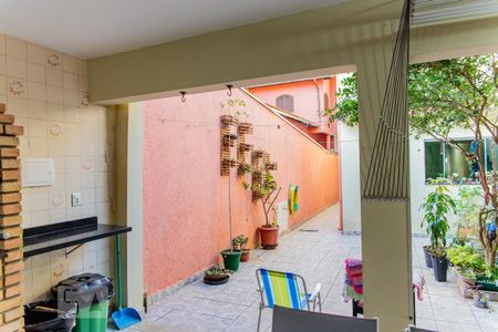 Casa à venda com 253m², 4 quartos e 2 vagas Casa à venda com 253m², 4 quartos e 2 vagasQuintal e Área de Serviço