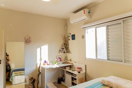 Casa à venda com 253m², 4 quartos e 2 vagas Casa à venda com 253m², 4 quartos e 2 vagasQuarto 2