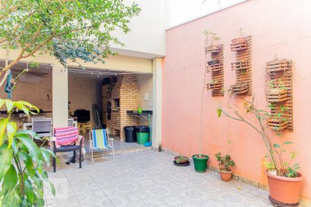 Casa à venda com 253m², 4 quartos e 2 vagas Casa à venda com 253m², 4 quartos e 2 vagasQuintal e Área de Serviço