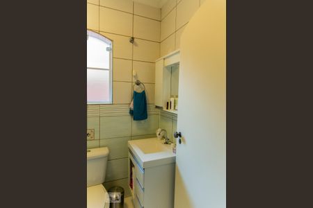 Casa à venda com 253m², 4 quartos e 2 vagas Casa à venda com 253m², 4 quartos e 2 vagasBanheiro