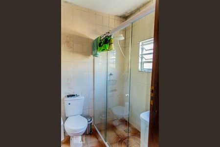 Casa à venda com 253m², 4 quartos e 2 vagas Casa à venda com 253m², 4 quartos e 2 vagasBanheiro da Edícula