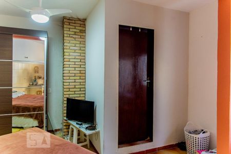 Casa à venda com 253m², 4 quartos e 2 vagas Casa à venda com 253m², 4 quartos e 2 vagasEdícula