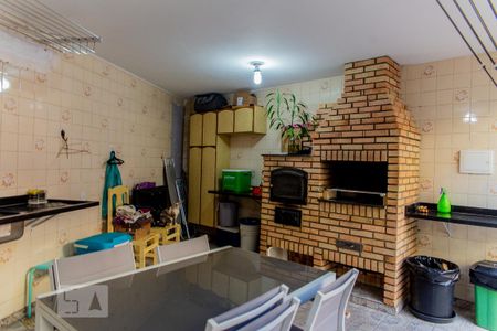 Casa à venda com 253m², 4 quartos e 2 vagas Casa à venda com 253m², 4 quartos e 2 vagasQuintal e Área de Serviço