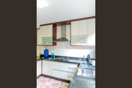 Casa à venda com 253m², 4 quartos e 2 vagas Casa à venda com 253m², 4 quartos e 2 vagasArmário