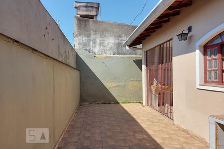 Casa à venda com 160m², 2 quartos e 3 vagasQuintal fundos