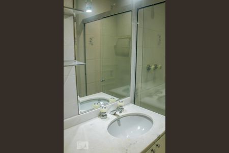 Apartamento para alugar com 300m², 4 quartos e 3 vagasbanheiro social 