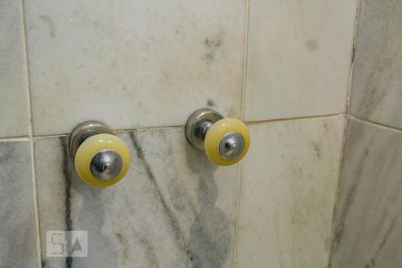 Apartamento para alugar com 300m², 4 quartos e 3 vagasbanheiro social do segundo andar 