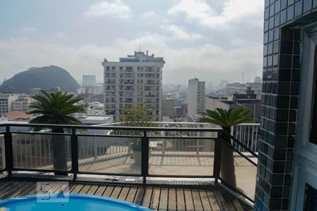 Apartamento para alugar com 300m², 4 quartos e 3 vagasvista do deck da piscina 