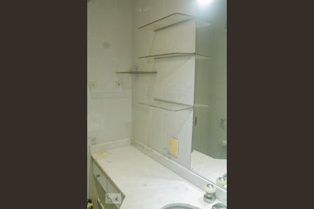 Apartamento para alugar com 300m², 4 quartos e 3 vagasbanheiro social 