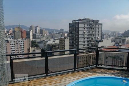 Apartamento para alugar com 300m², 4 quartos e 3 vagasvista do deck da piscina 