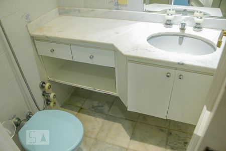 Apartamento para alugar com 300m², 4 quartos e 3 vagasbanheiro social 