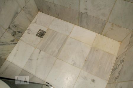 Apartamento para alugar com 300m², 4 quartos e 3 vagasbanheiro social do segundo andar 