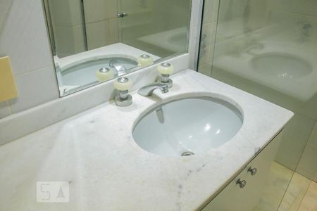 Apartamento para alugar com 300m², 4 quartos e 3 vagasbanheiro social 