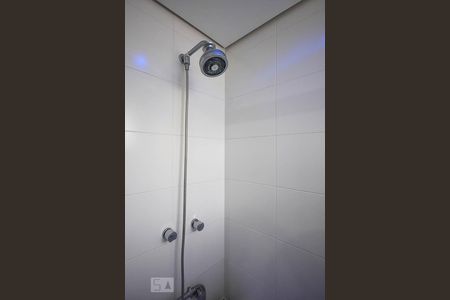 Apartamento à venda com 76m², 2 quartos e 1 vagaChuveiro do banheiro da suíte