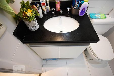 Apartamento à venda com 76m², 2 quartos e 1 vagaPia do banheiro