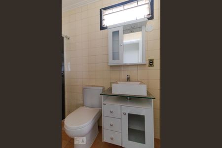 Banheiro de apartamento para alugar com 1 quarto, 43m² em Vila Itapura, Campinas